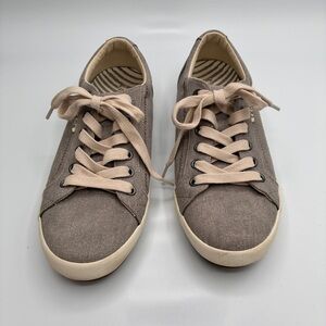 TAOS Star Canvas Sneaker